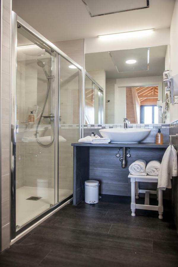 The Rock Suites & Spa Congosto Eksteriør bilde